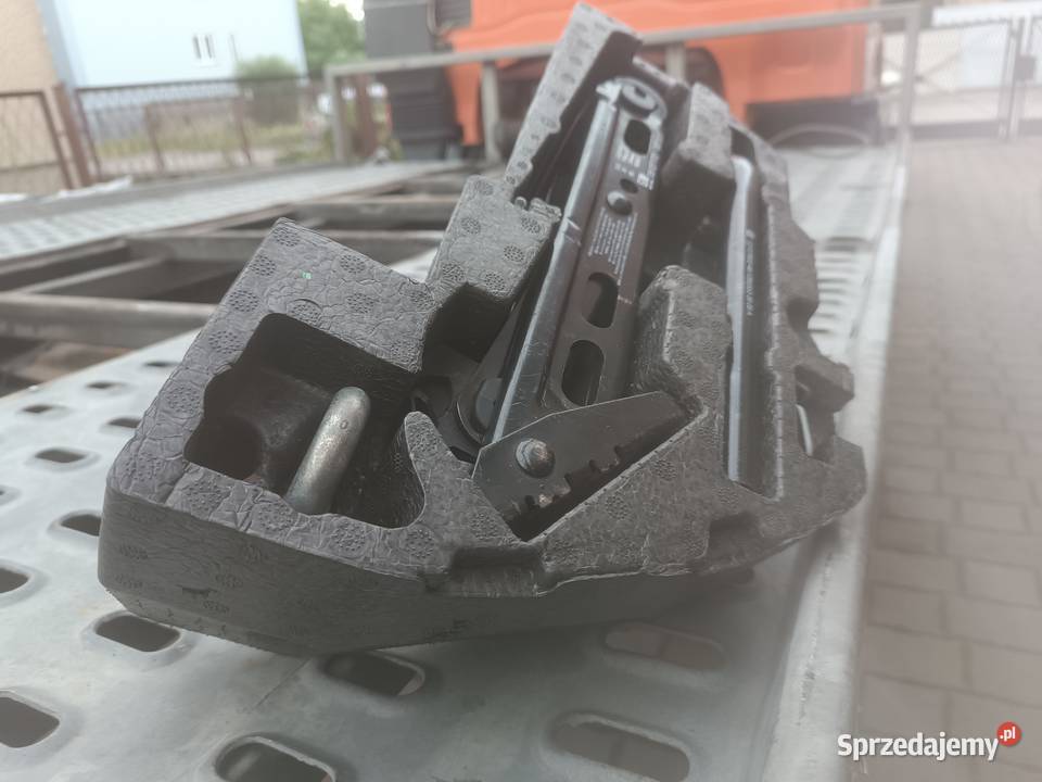 Opel Corsa D zestaw narzędzi lewarek podnośnik Częstochowa