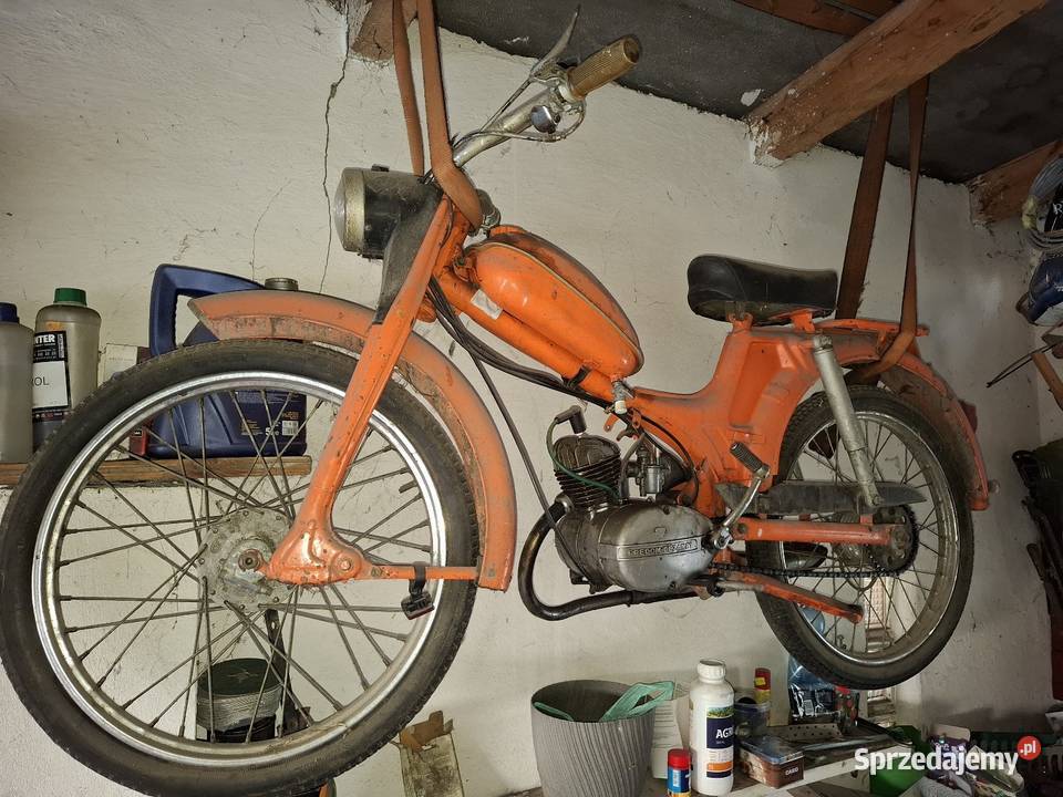 Motorower komar Wołów