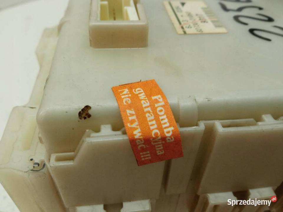 SKRZYNKA BEZPIECZNIKÓW 8273021060 Toyota Scion świętokrzyskie