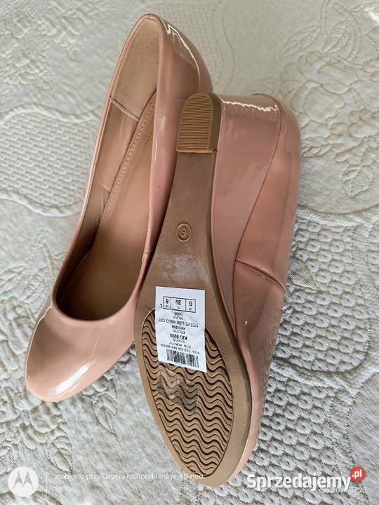 Czółenka na koturnie 39 EUR Krosno