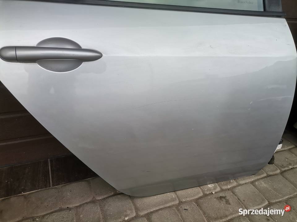 NISSAN PRIMERA P12 HB DRZWI PRAWY TYŁ KY0G osobowe Drzwi małopolskie