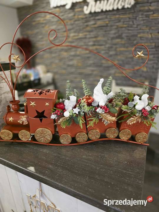 Pociąg czerwony biały dekoracja bożonarodzeniowe wielkopolskie Wilkowice