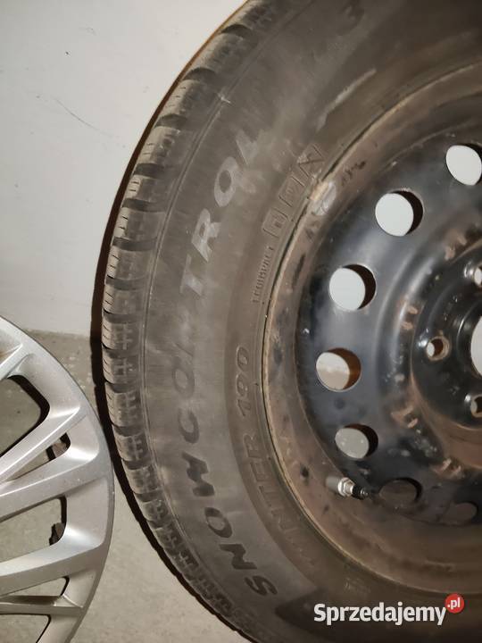 Sprzedam felgi stalowe z oponami zimowymi do Kia