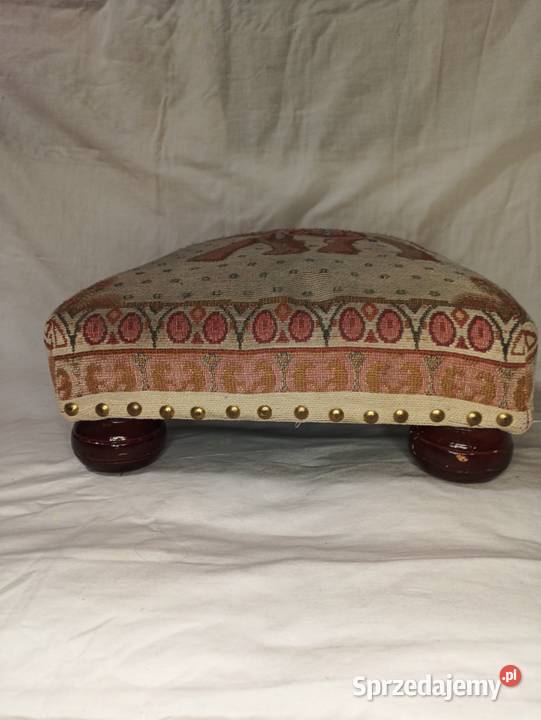 Podnóżek puf z gobeliny Trzcianka