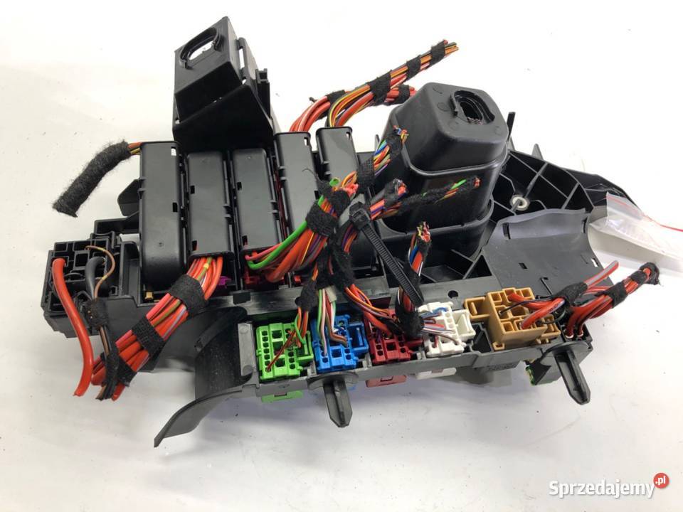 SKRZYNKA BEZPIECZNIKÓW AUDI A7 C8 SportowyCoupe