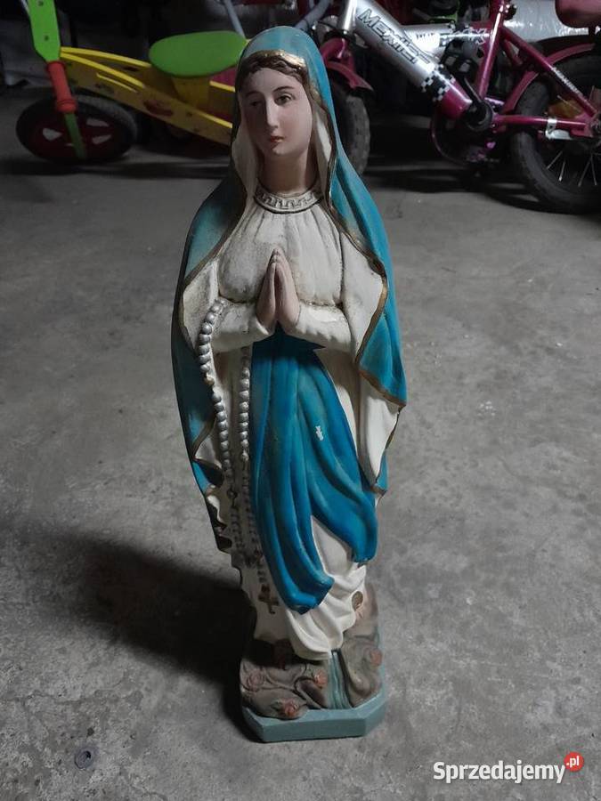 Figura Matki Boskiej z dwoma aniołami Strzebiń