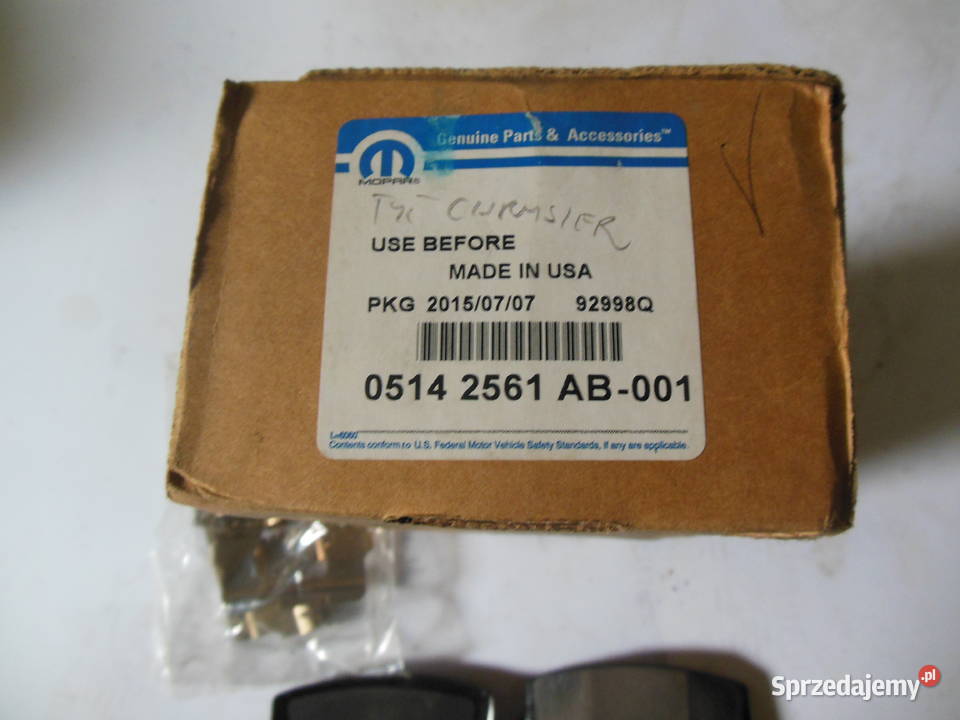 KLOCKI HAMULCOWE TYŁ 05142561AB CHRYSLER 300C osobowe Kozy
