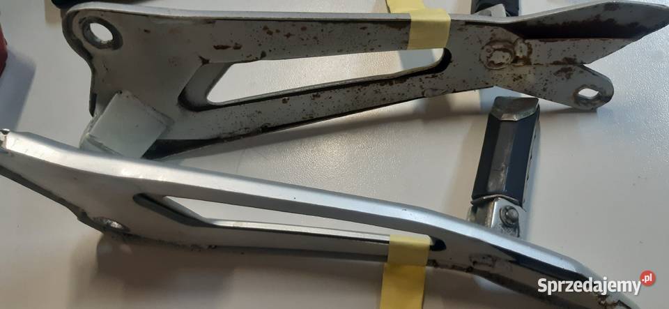 Set podnóżek pasażera lewyprawy Yamaha YBR 125