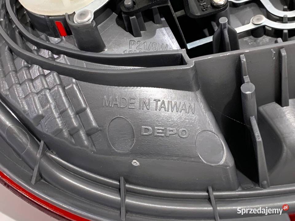LAMPA PRAWY TYŁ TOYOTA YARIS I Hatchback 9905 podkarpackie sprzedam