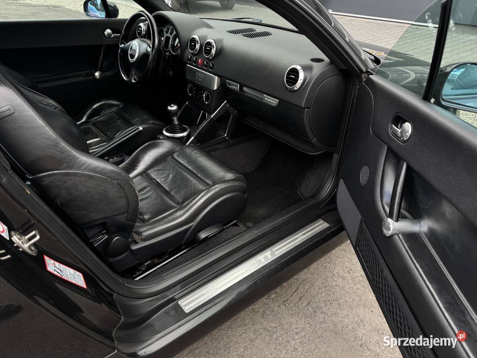 18Turbo 225 Quattro Książki Skóra Xenon Navi klimatyzacja Samochody osobowe Sanok