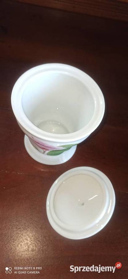 Kubek z różą pojemnik z pokrywką
Biała porcelana pomorskie Gdańsk