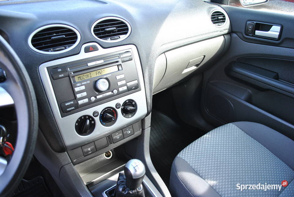 Ford Focus Kombi Czerwony Klimatyzacja Centralny welurowa tapicerka Sierakowice