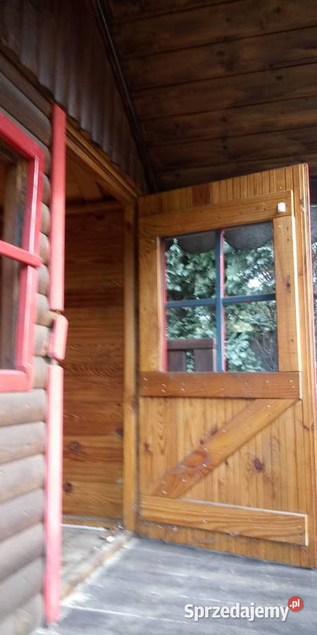 domek z drewna plac zabaw