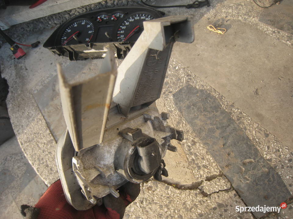 Lampa przeciwmgielna prawa Opel Astra F I 9198 osobowe małopolskie