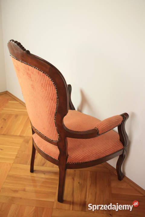 Pięknie zdobiony fotel klasyczny Pszczyna
