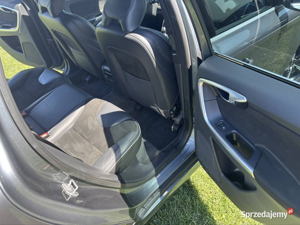 VOLVO XC60 24 D4 AWD R design 190KM Nietulisko Małe