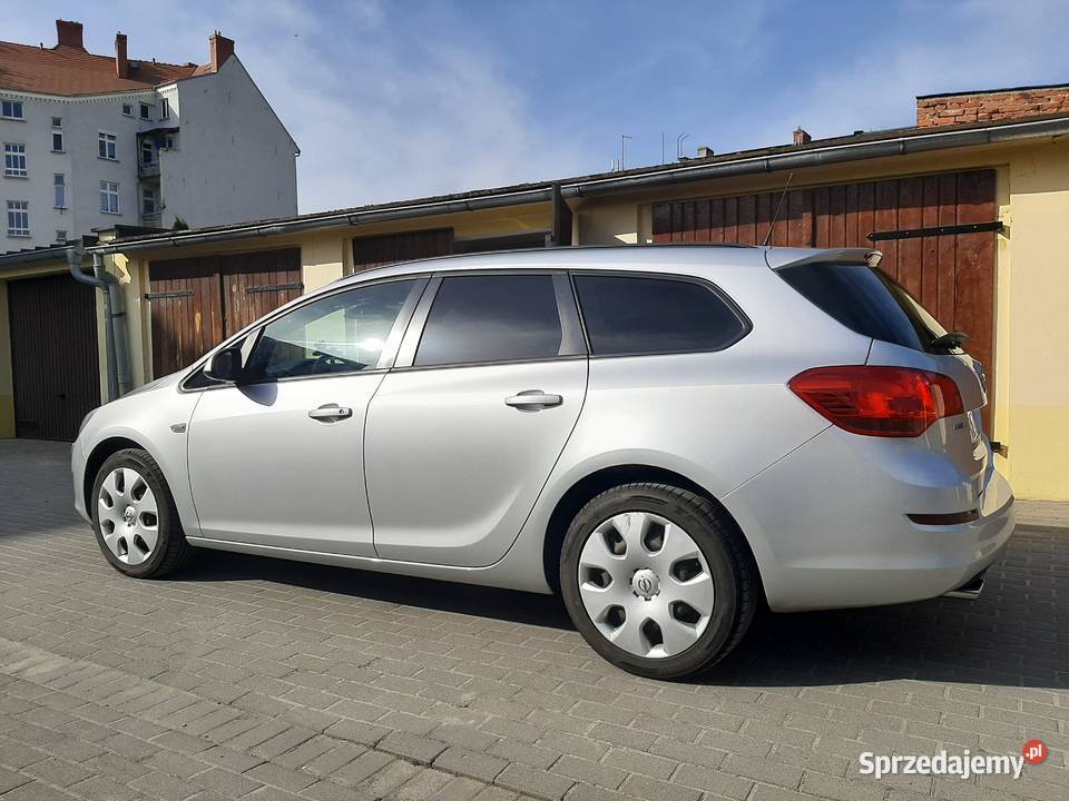Opel Astra J 14T 140 LPG Kombi CD Rawicz sprzedam