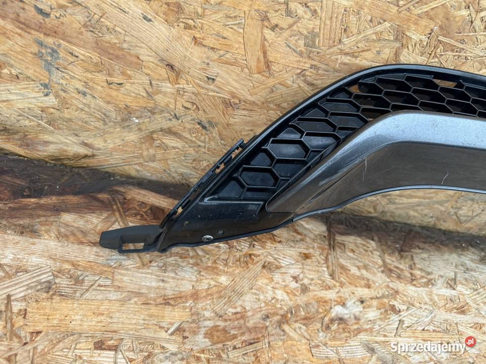 Środkowa kratka dolna zderzaka przód spoiler Rok produkcji 2017 Międzychód sprzedam