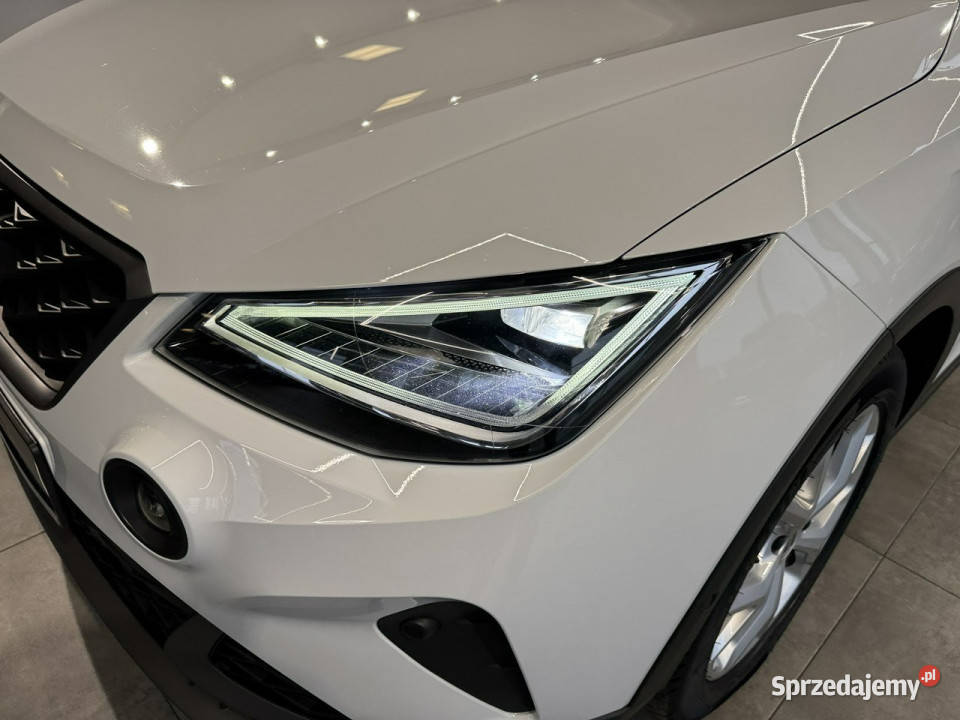 Seat Arona VAT 23 FR 15TSI 150 DSG 2021 r salon komputer pokładowy