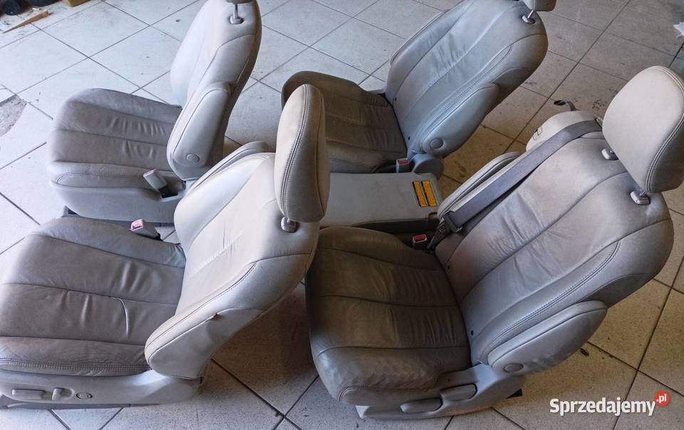 Fotele Kanapa Komplet Toyota Sienna 3 2011