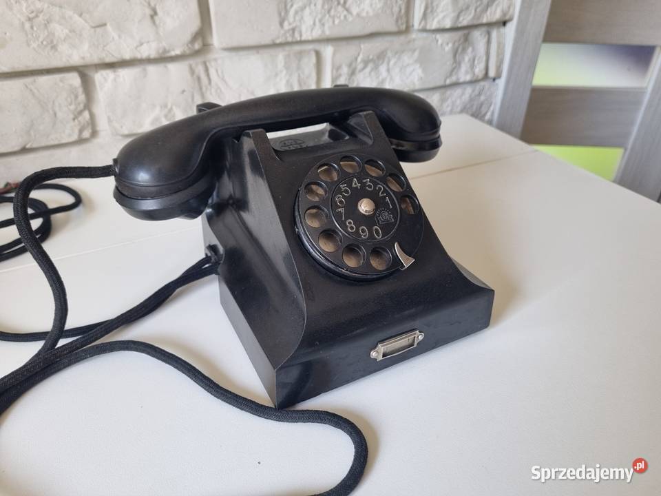 Zabytkowy telefon CZPE CB47 1951r przed RWT Solnica