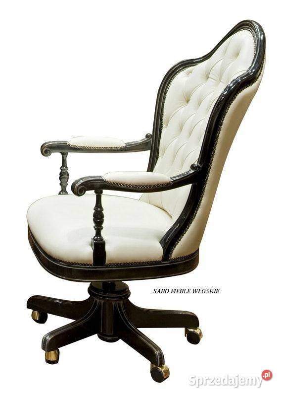 Klasyczny komfortowy fotel obrotowy w naturalnej