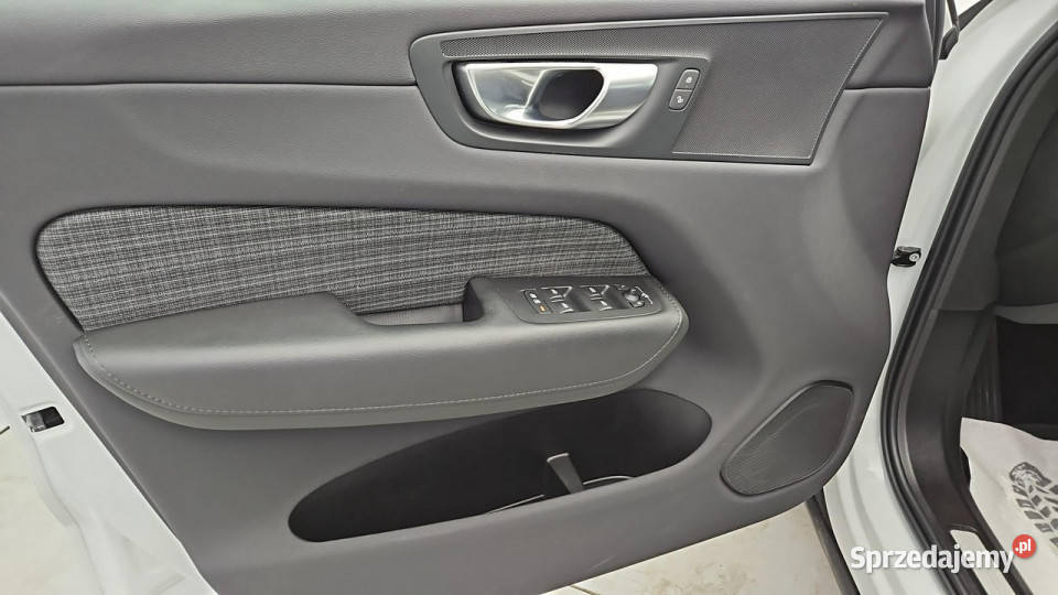 Volvo XC 60 B4 B Core aut Z Polskiego Salonu światła LED Warszawa