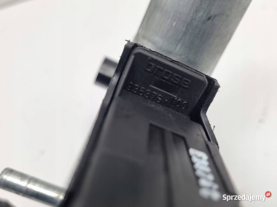 Mercedes W246 SILNICZEK SZYBY prawy tył PASAŻERA Rudka