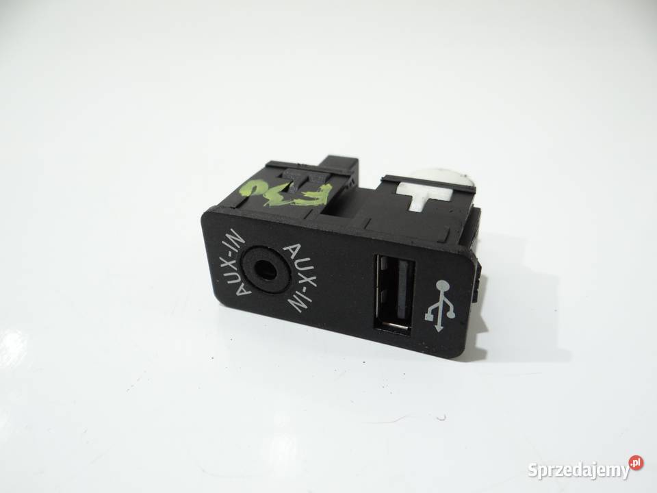 GNIAZDO PORT USB BMW F20 F30 F31 9229246 osobowe Strzyżewice