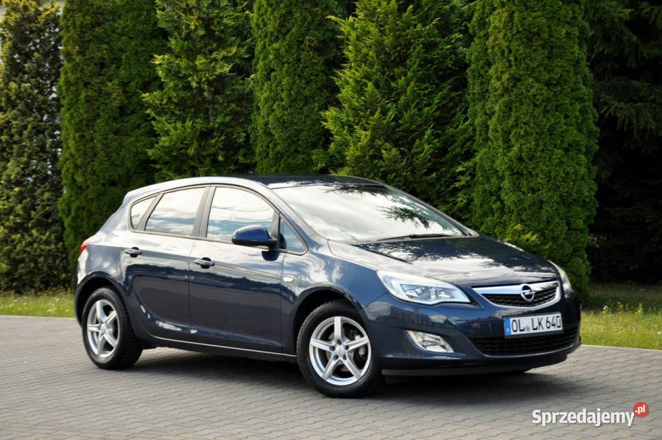 Opel Astra 14T140WelurGrzane FoteleGrzana światła do jazdy dziennej Ostrów Mazowiecka