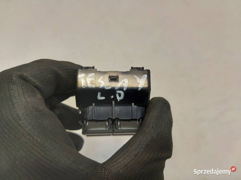 TESLA MODEL Y 2024r PANEL PRZEŁĄCZNIK SZYB LEWY