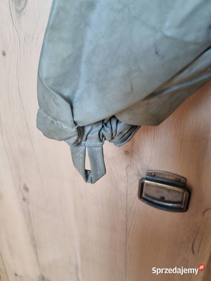 Wojskowy płaszcz przeciwdeszczowy sprzedam