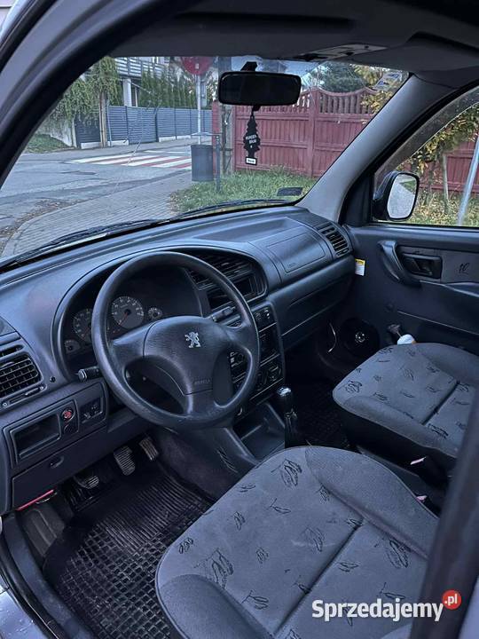 PEUGEOT PARTNER 14 benzyna 2001 wspomaganie srebrny łódzkie Zgierz
