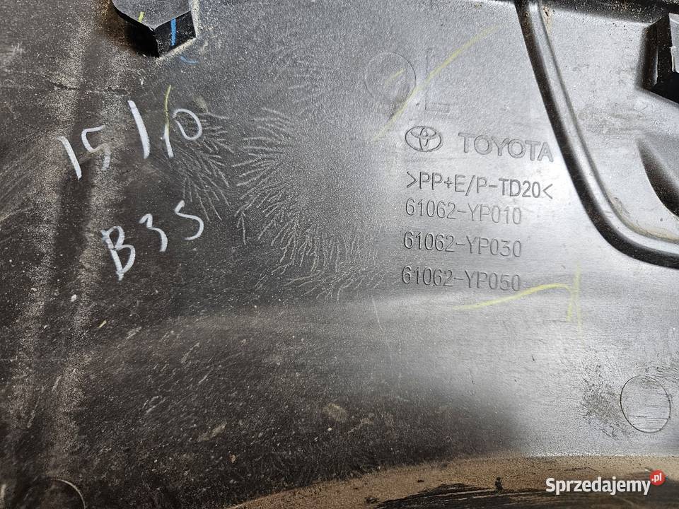 TOYOTA HILUX VIII LIFT LISTWA BŁOTNIKA LEWY TYŁ Listwy i nakładki Karoseria Międzychód