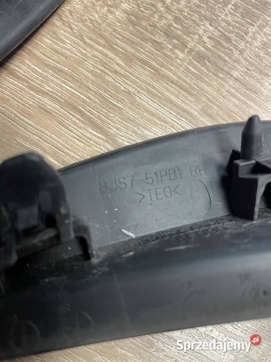 Mazda 3 BJS751pb1 listwa lewa prawa Kozubszczyzna