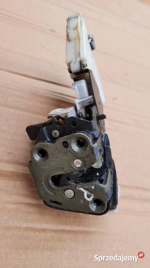 ZAMEK DRZWI PRZÓD ALMERA N15 8255261U01