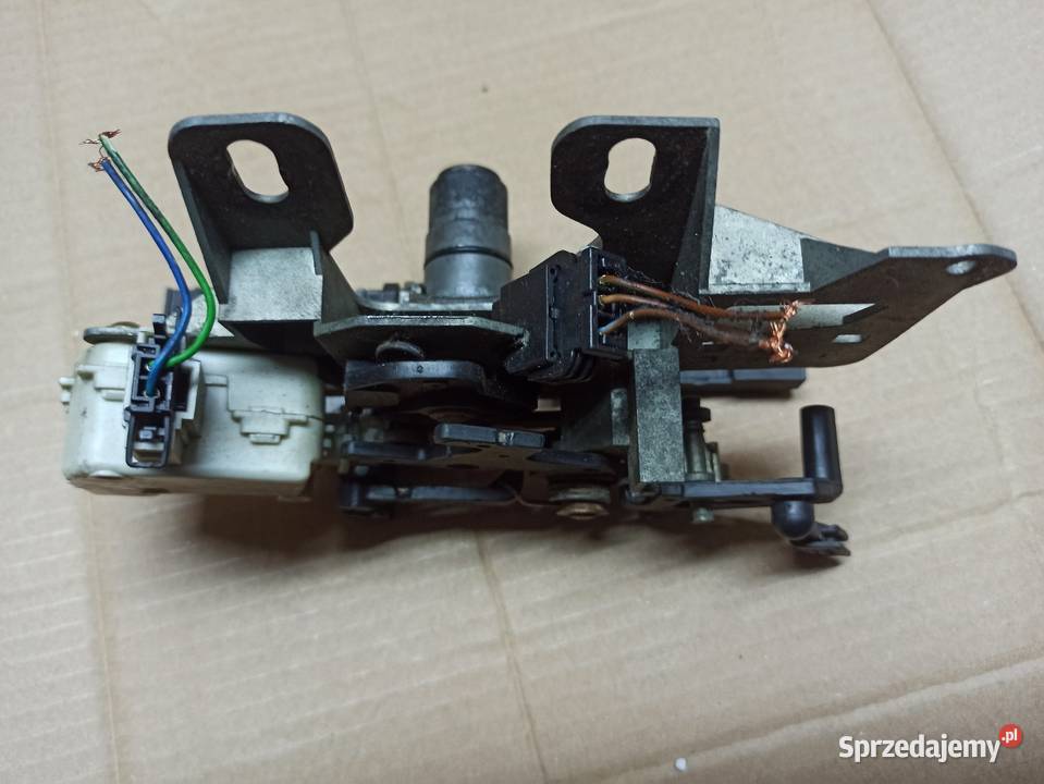 VW PASSAT B5 zamek klapy bagażnika 3b0827297 Rok produkcji 2017 dolnośląskie Bolesławiec