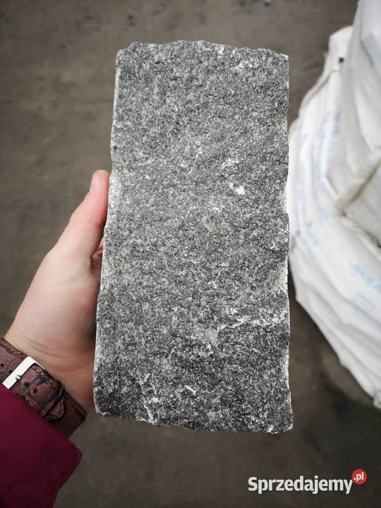 Kostka Granitowa ciętołupana rzędówka 20x10x5 Marki