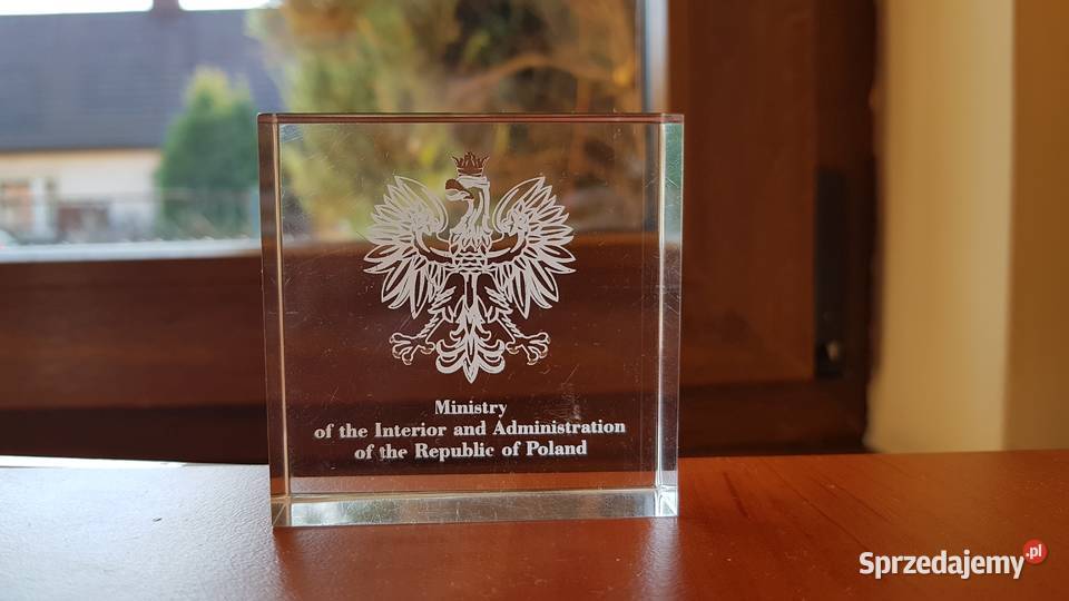 Emblemat z orłem z pleksi w j angielskim na Dąbrowa Górnicza
