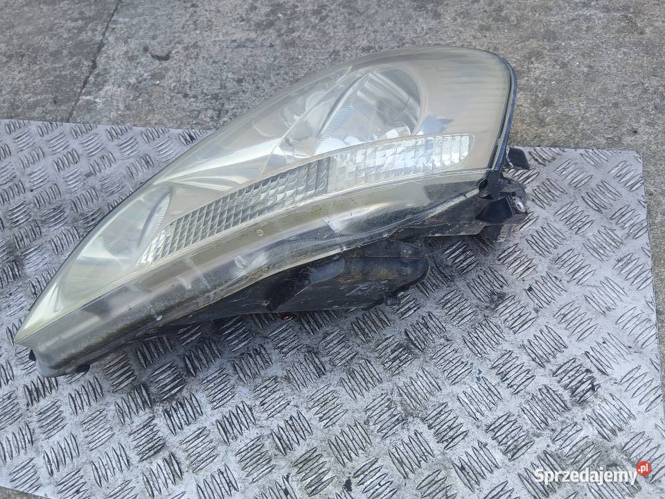 Lampa lewa przód przednia Toyota Avensis Verso Radłów