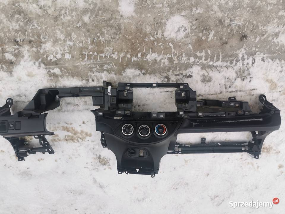 Deska rozdzielcza dolna Toyota Yaris III 15 VVTI Rok produkcji 2019