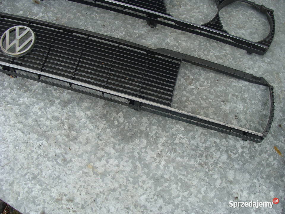 VOLKSWAGEN VW PASSAT MK1 B1 GRILL ATRAPA