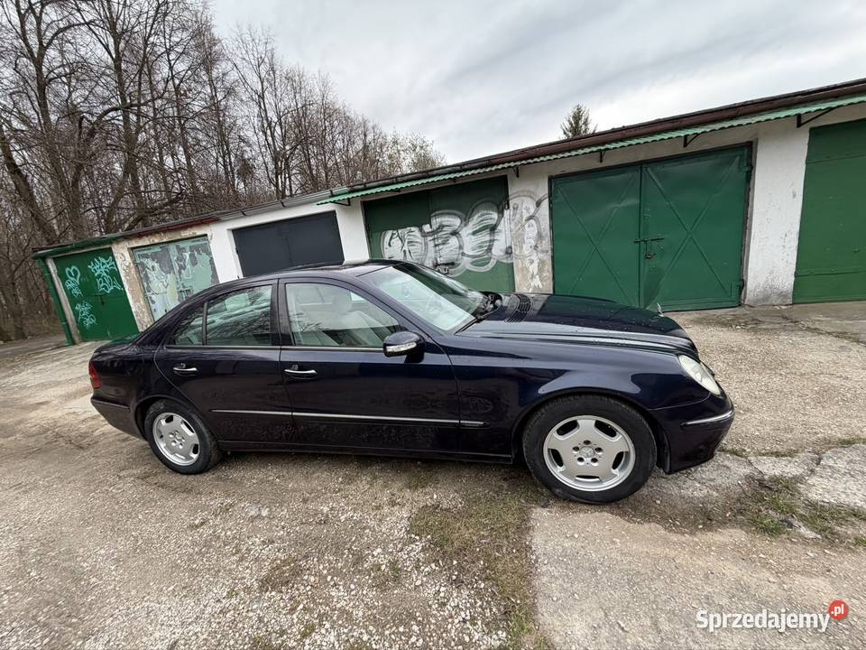 Mercedes E270 177 W211 2003r Bez Korozji Niski lakier metallic Kielce sprzedam