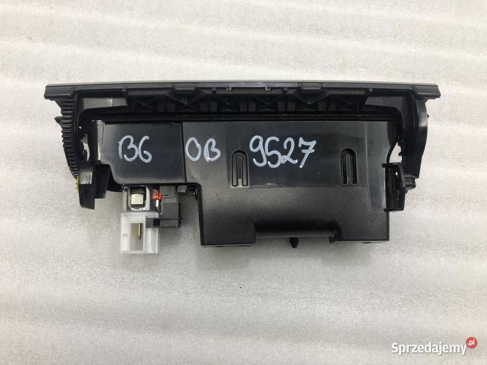 POPIELNICZKA SCHOWEK VW PASSAT B6 3C0863284G