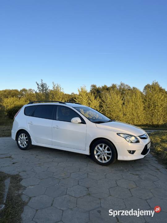 Hyundai i30 2011 SW kombi 16 CRDi 115 1582cm3 świętokrzyskie Sandomierz