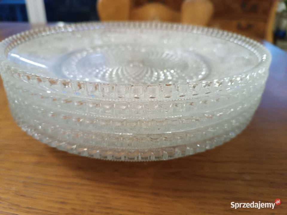 Szklane talerze obiadowe