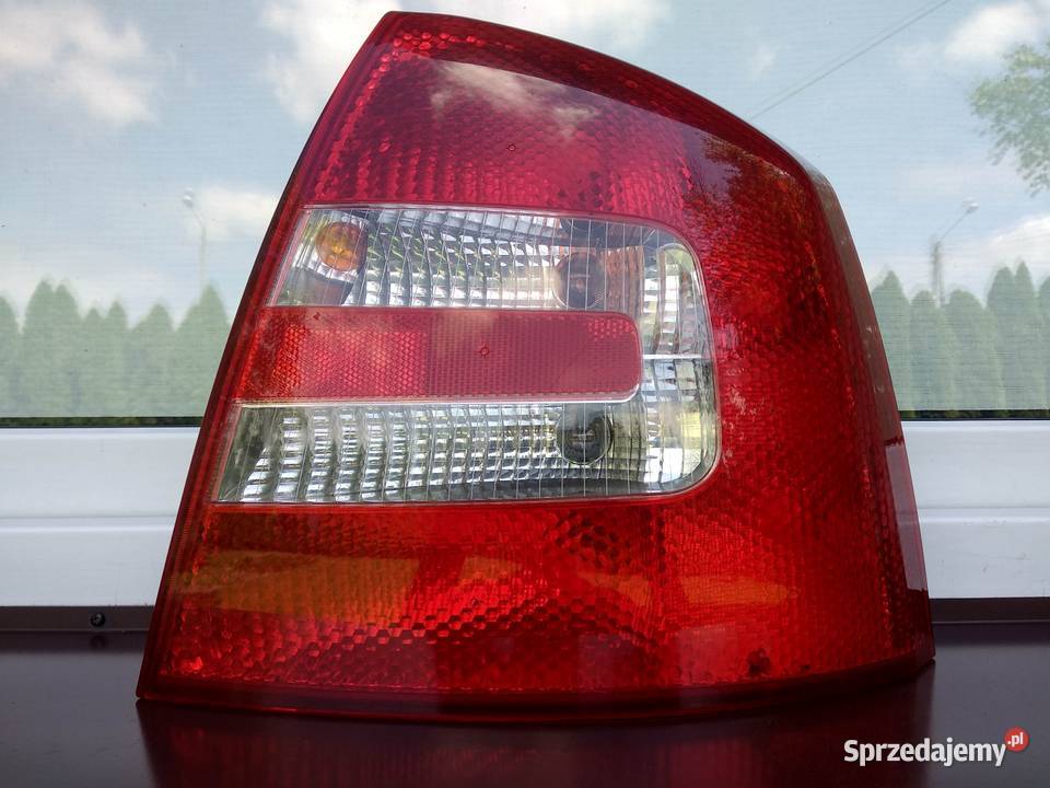 Skoda Octavia II 2 HB lampa tył tylna prawa łódzkie