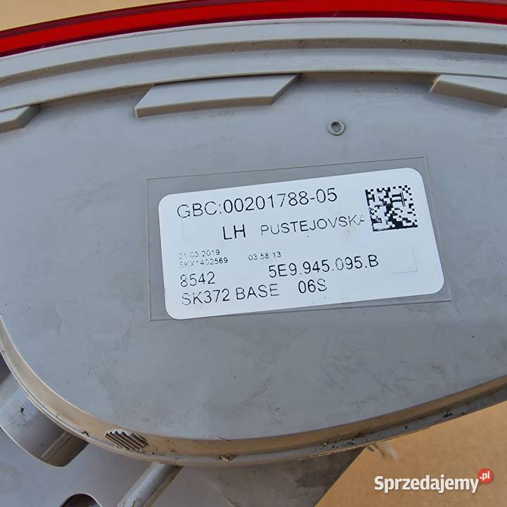 SKODA OCTAVIA III 3 KOMBI LAMPA TYLNA LEWA Bieleń