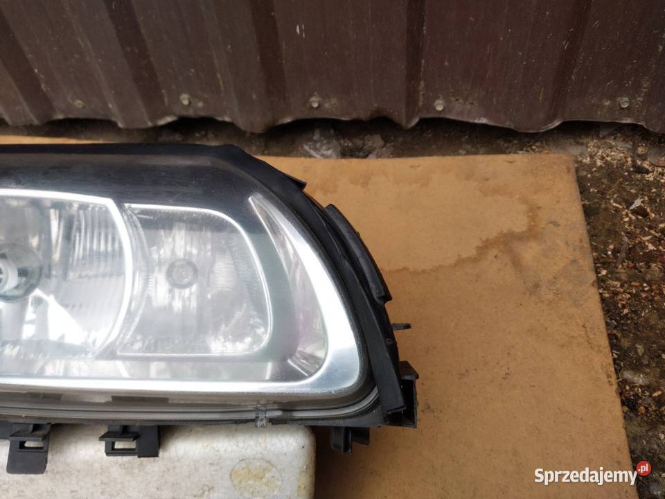Lampa Xenon prawa Volvo XC70 V70 lift 0407 Rok produkcji 2006 Wąwolnica
