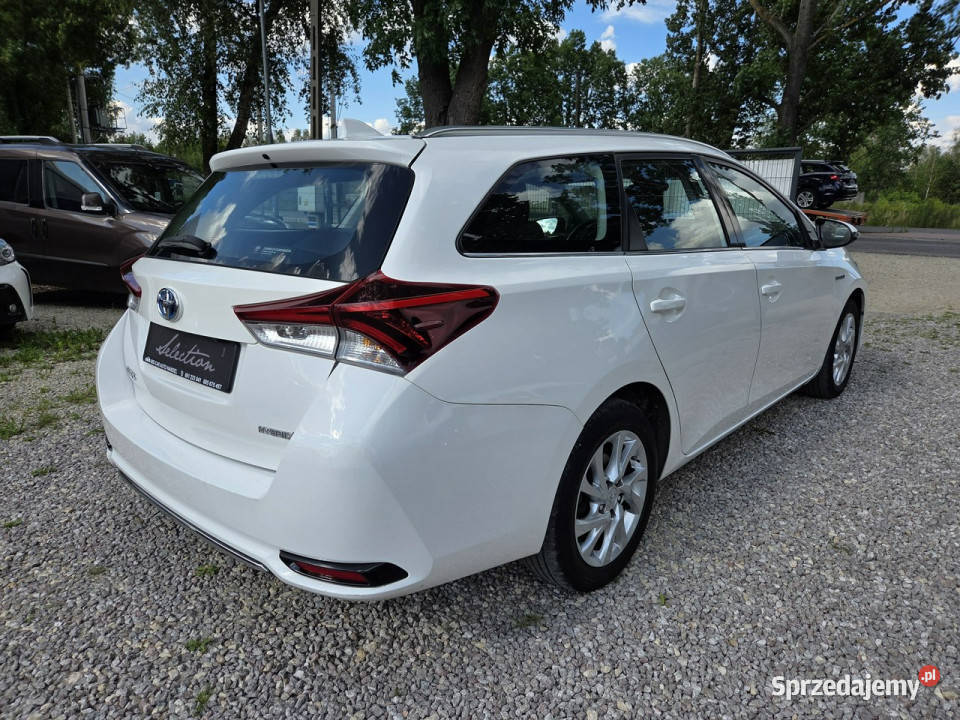 Toyota Auris 18 HSD 136 Kamera Serwisowany Otwock Mały